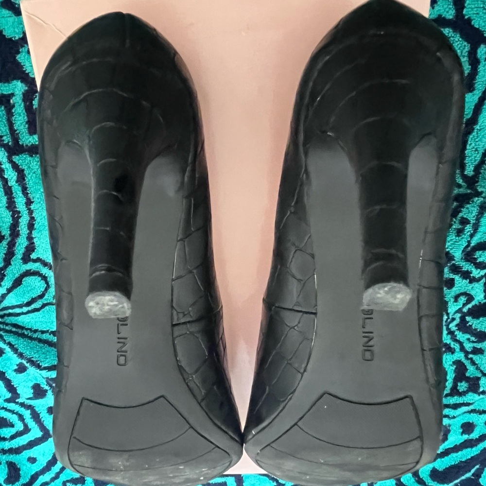 Bandolino Black Stiletto Heels - Picture 5 of 10